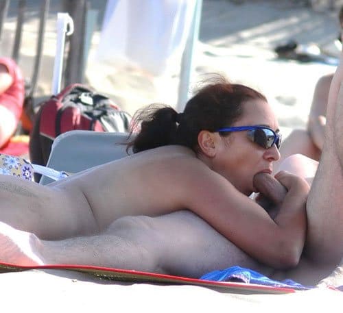 Фото нудистов занимающихся сексом прямо на пляже 7 фото