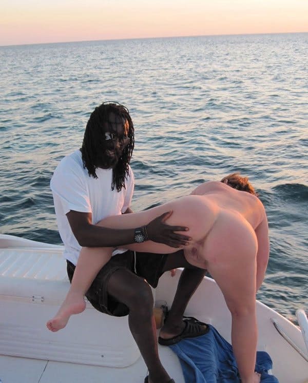 Белые женщины едут на отдых ради пляжного секса с большим черным членом 15 фото