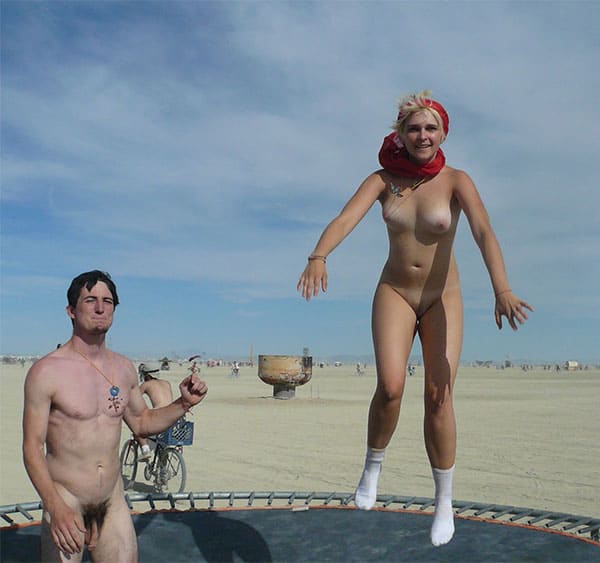 Голые девушки на фестивале Бернинг Мэн / Burning Man 16 фото