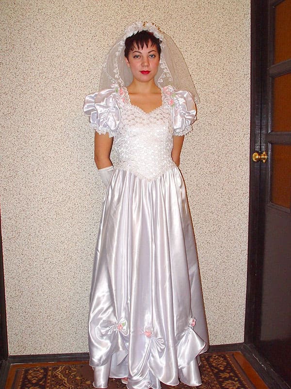 Невеста сняла платье и показала голую пизду 1 фото
