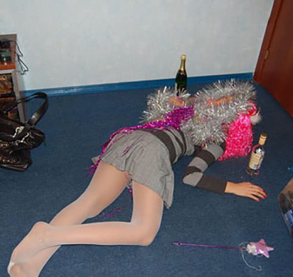 Новогодние фото пьяных русских девушек 6 фото